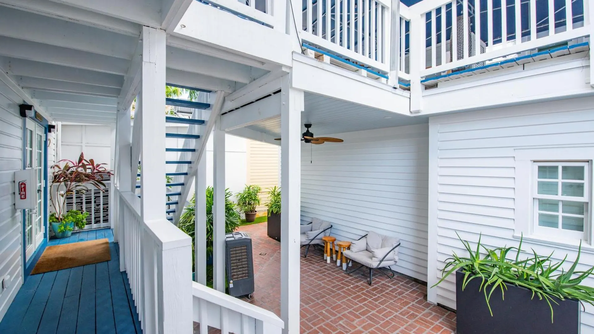 Apartment Citrus Queen At Custom House Inn Key West
